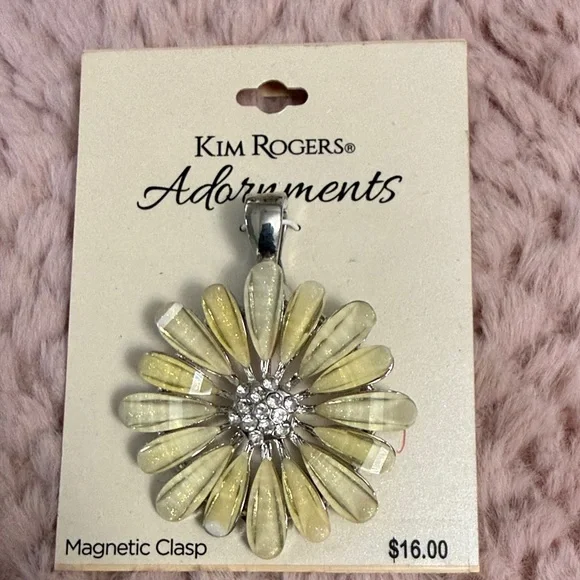 Kim Rogers Cream Floral Pendant - Picture 1 of 1